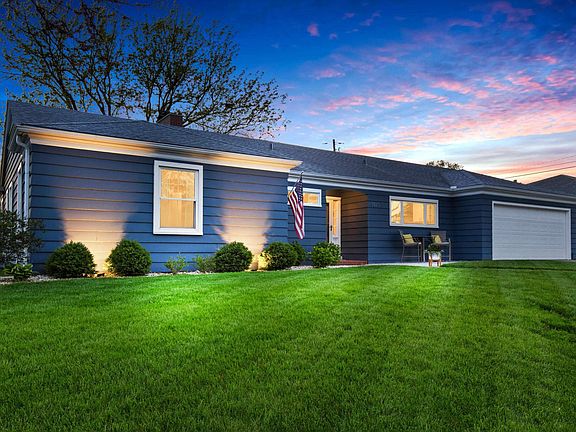 2nd image of 3823 N Evergreen Ct
