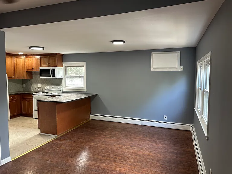 38 Allen St #2 — Photo 8