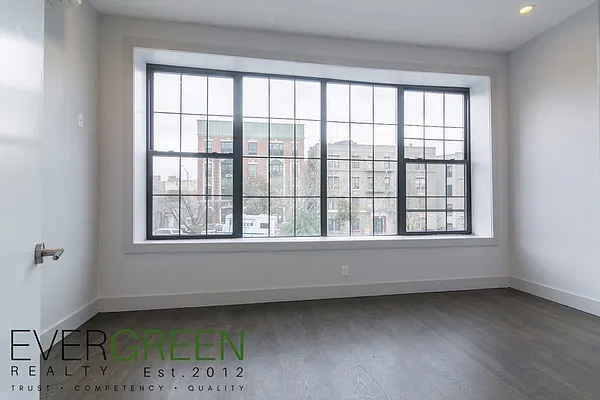 Rented by Evergreen Apartments BK | media 11