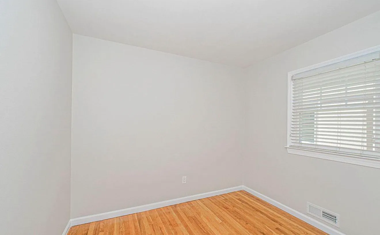 3 bed, 1.5 bath, 1800 sqft, $3,500 — Photo 3