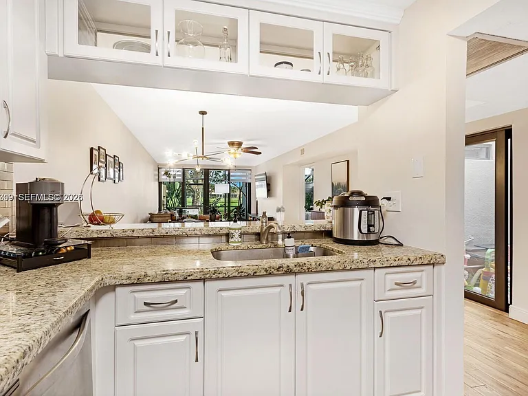 1411 W Fairway Rd #VILLA — Photo 7