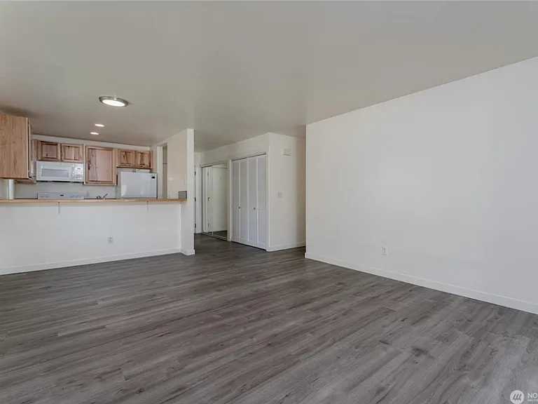 309 W Highland Ave #G — Photo 2