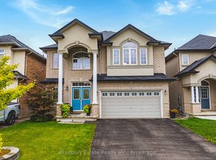 11 Weathering Hts, Hamilton, ON