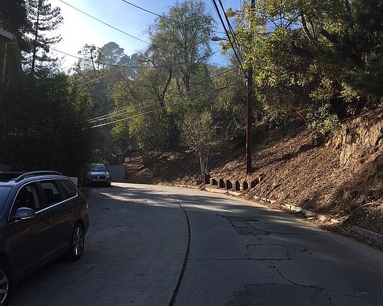 4th image of 8787 Lookout Mountain Ave