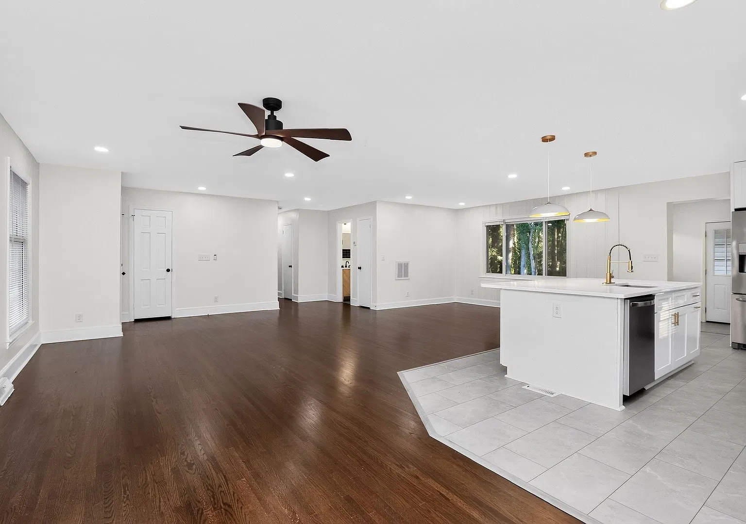 Newly renovated home - 3 Bed/2 Bath — Photo 4