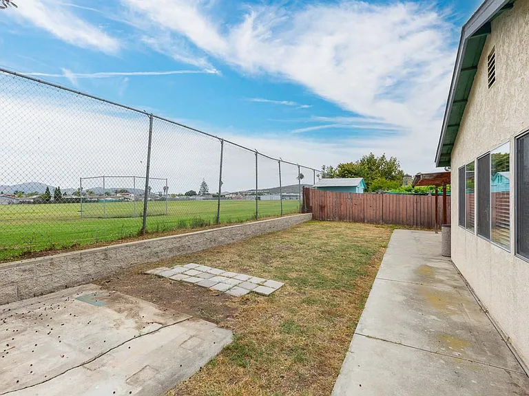 11355 Camarosa Cir — Photo 24