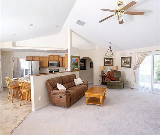 3rd image of 409 Autumn Ct
