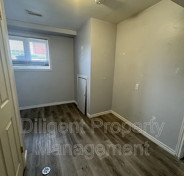 588 Howden St #6 — Photo 2