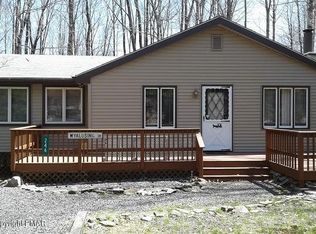 246 Wyalusing Dr, Pocono Lake, PA 18347