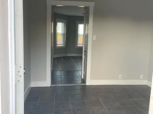 155 Glasgow St #3, Fall River, MA 02721