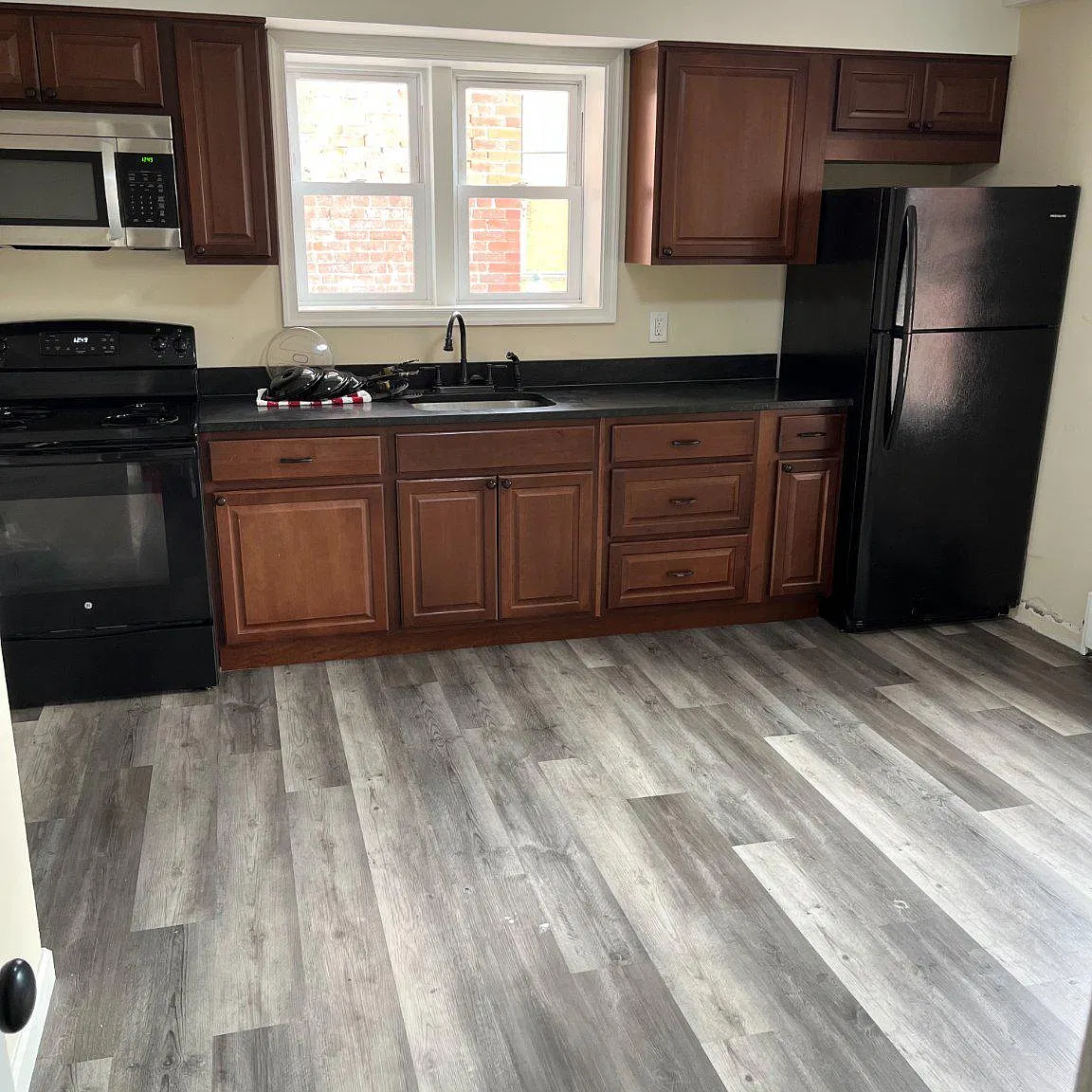 2 bed, 1.0 bath, 775 sqft, $1,300 — Photo 4