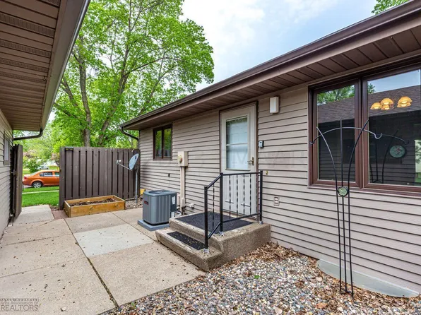 3235 Cherry Ln N, Fargo, ND 58102