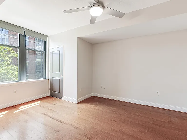 1021 N Garfield St — Photo 17