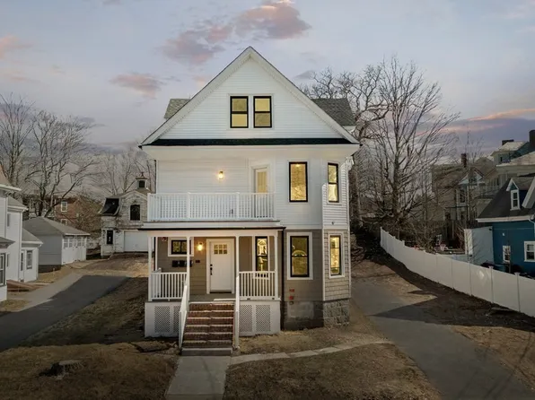 7 Austin St APT 2, Hyde Park, MA 02136