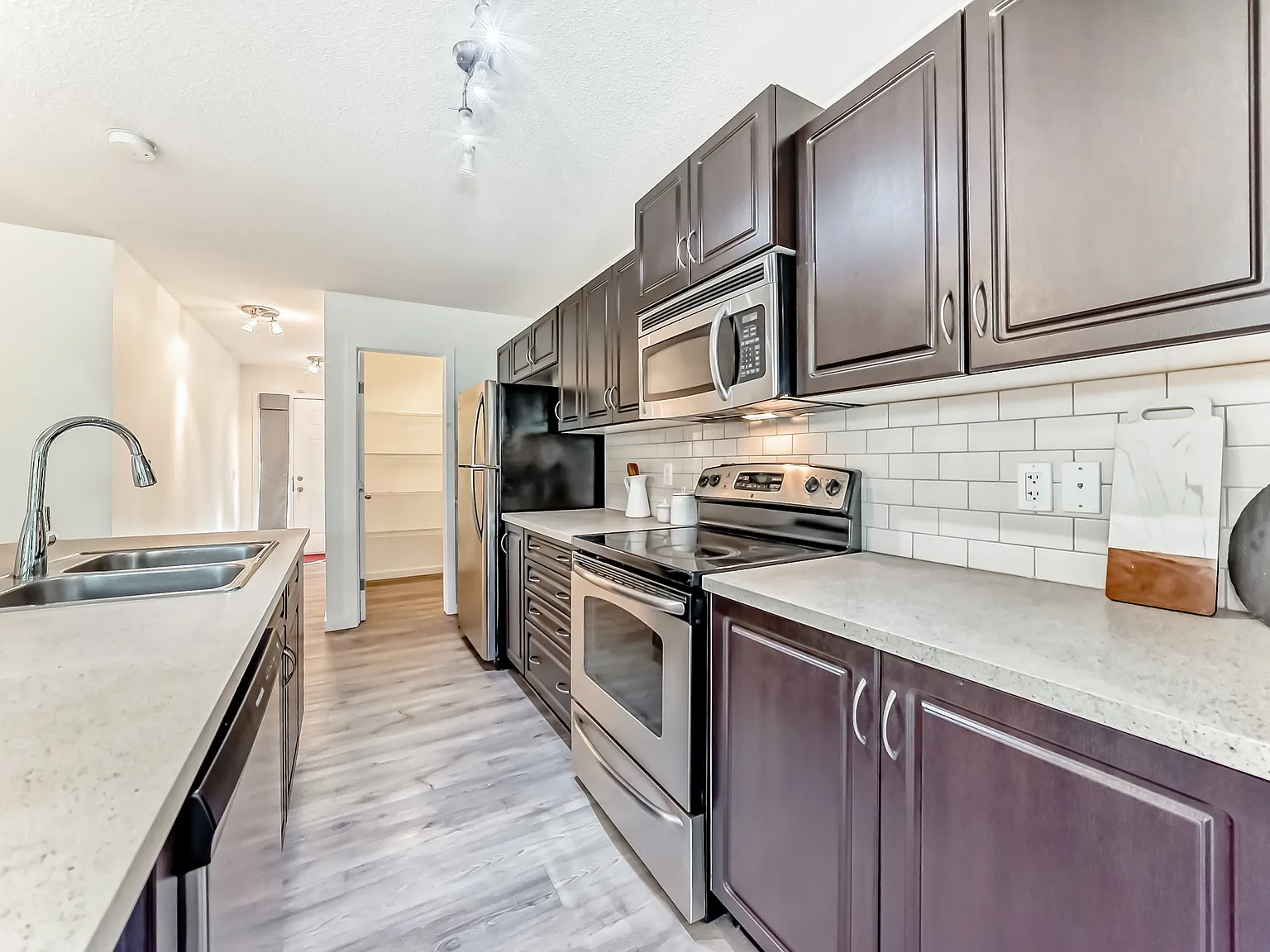790 River Heights Crescent — Photo 3