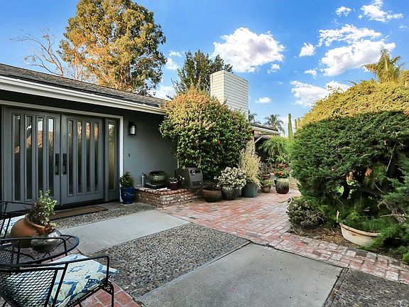 4th image of 1047 E Fairway Dr