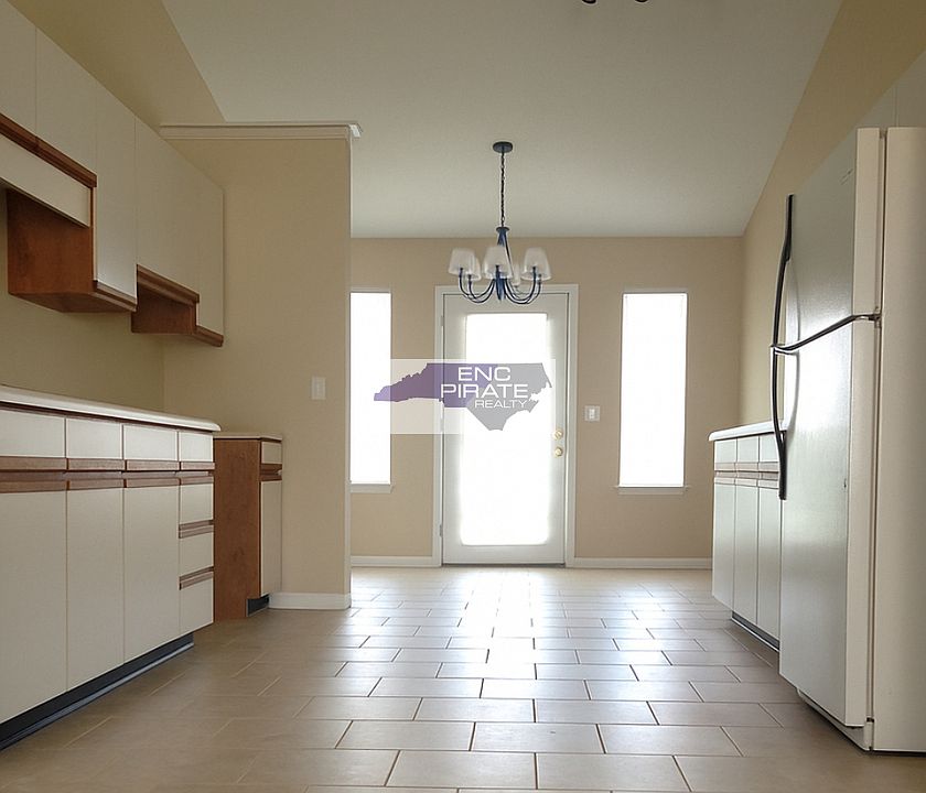 2nd image of 4126 B Bridge Ct #1