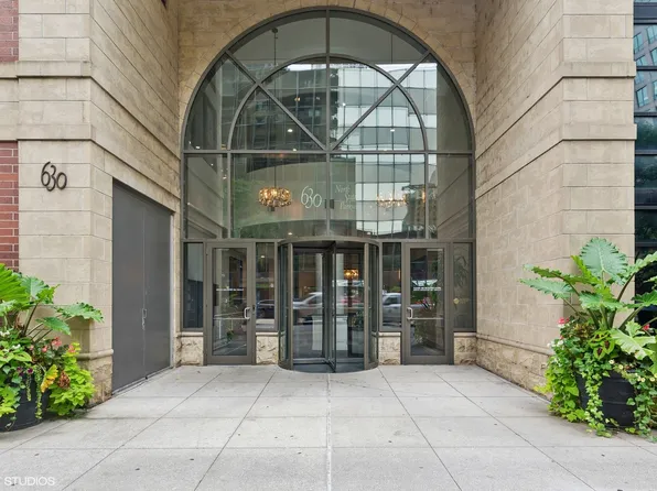 630 N State St APT 2105, Chicago, IL 60654