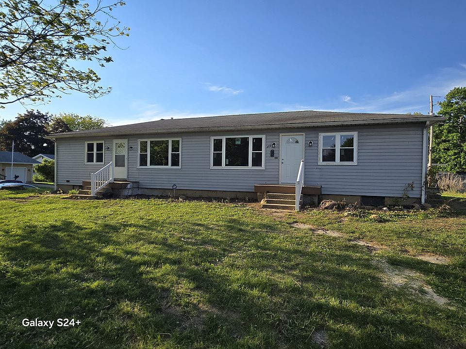 1st image of 220 Lewis Rd
