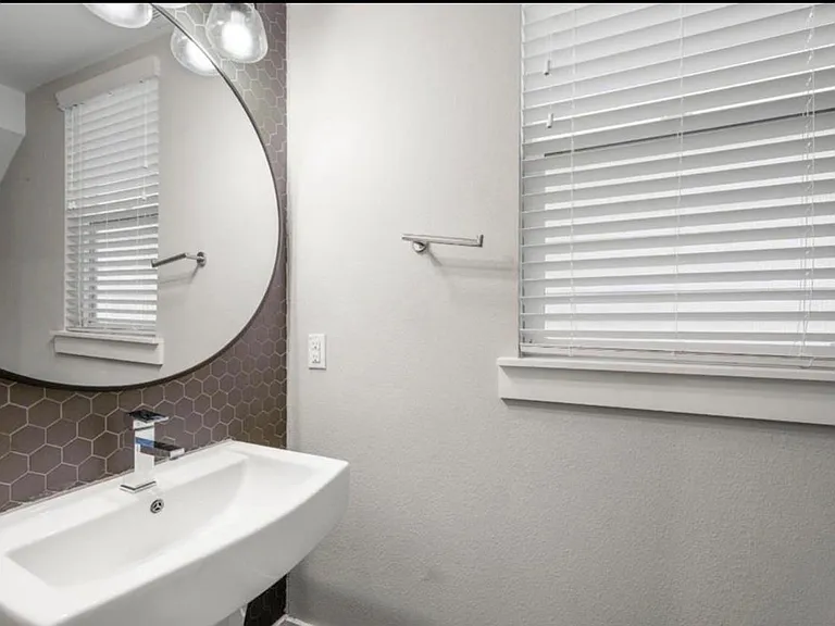 406 Yale Oaks Ln — Photo 11