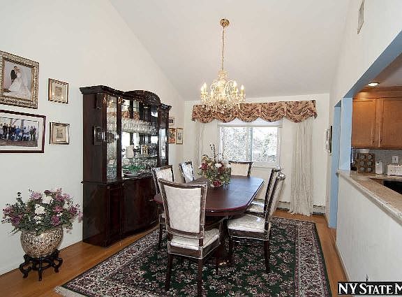 3rd image of 806 E Meadow Ave