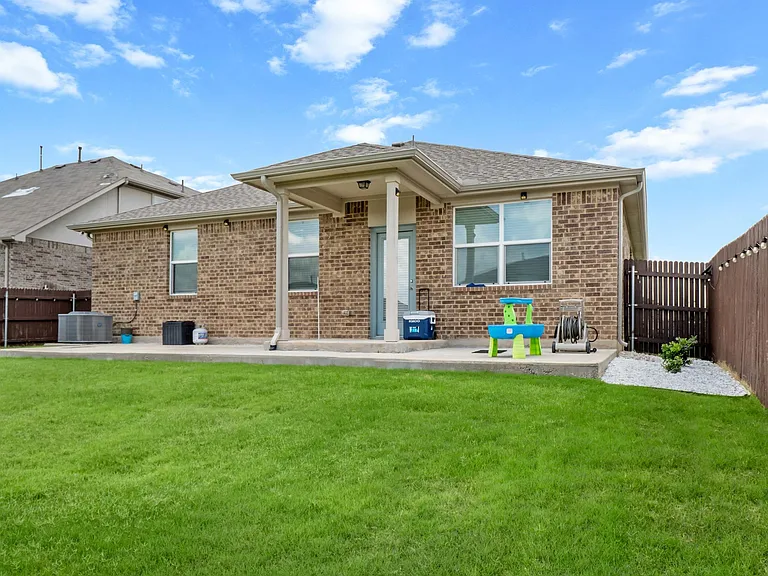 501 Dubina Ave — Photo 24
