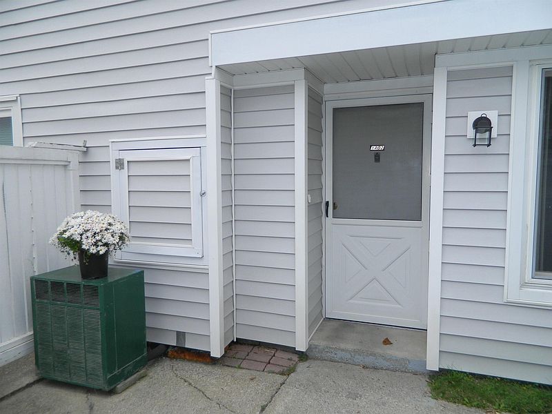 3rd image of 1402 ROCKPORT Court
