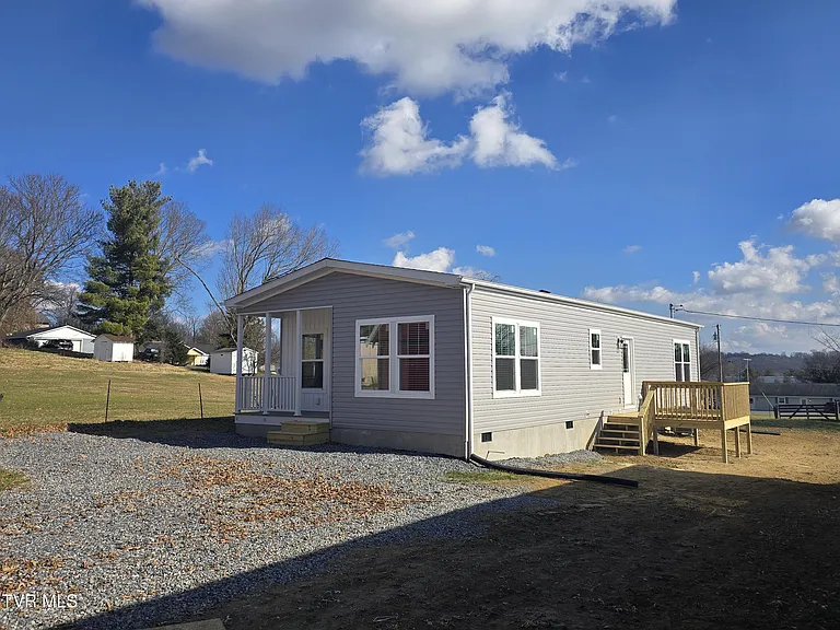 2208 Oak St — Photo 2