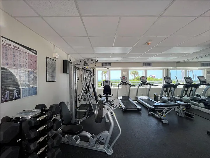 5005 Collins Ave — Photo 4