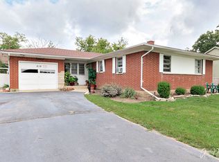 818 W Nippersink Rd, Round Lake, IL 60073