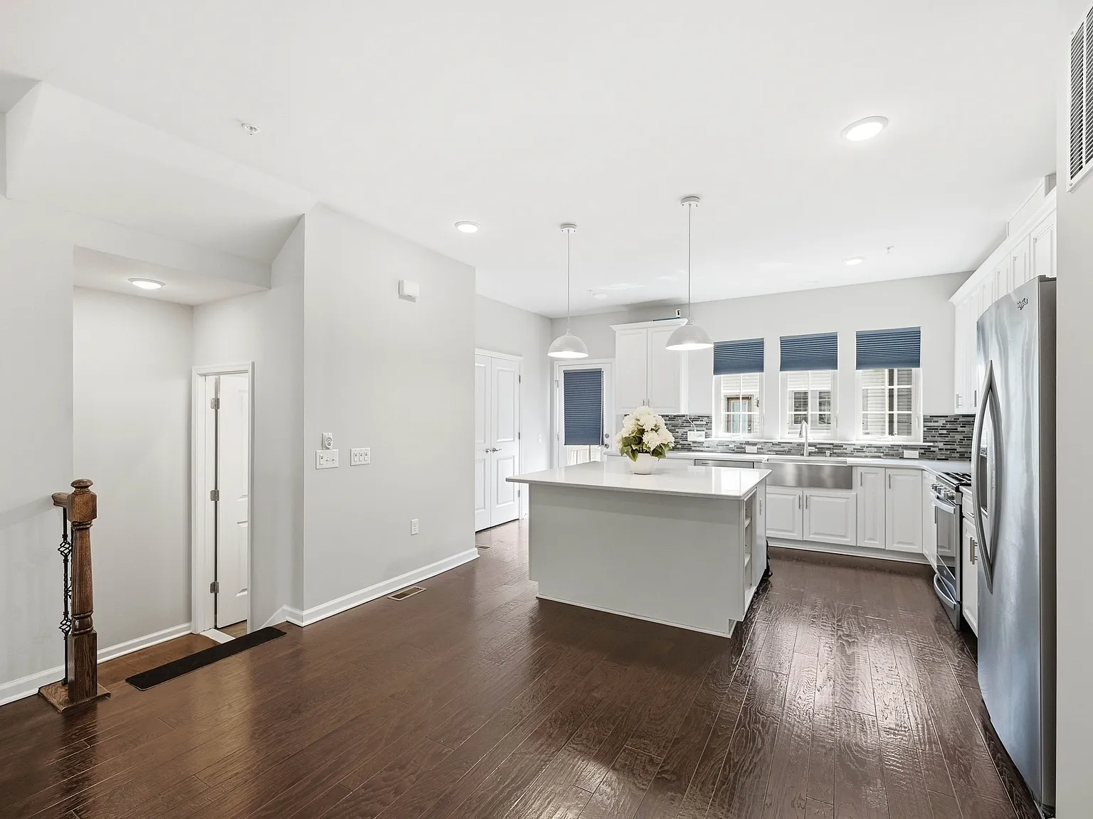 4 bed, 3.5 bath, 2000 sqft, $4,650 — Photo 4