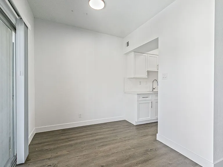 The Shorewood Apartments — Photo 64