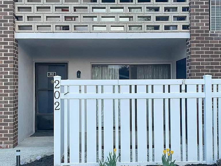 202 Stony Way — Photo 2