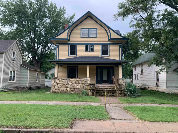1005 E 10th Ave, Winfield, KS 67156