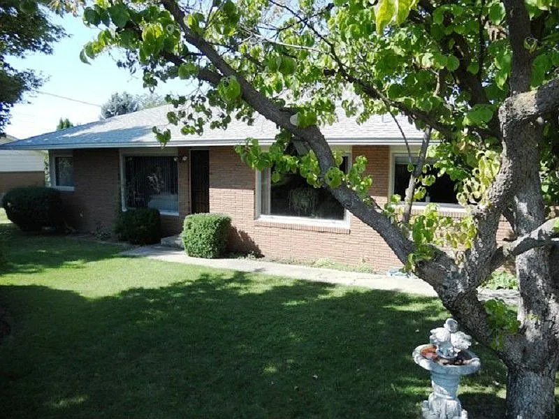 502 Cherry Ln photo 1