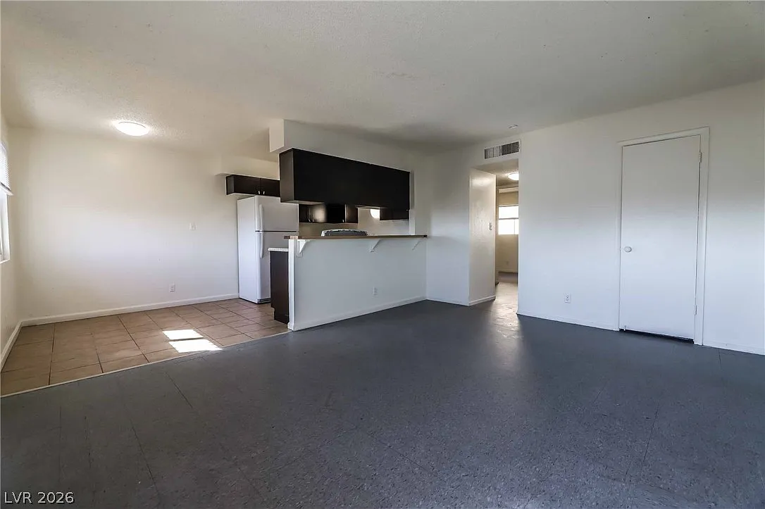 2 bed, 1.0 bath, 1000 sqft, $1,000 — Photo 3