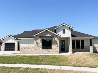 111 Chisholm Trl, Victoria, TX 77904