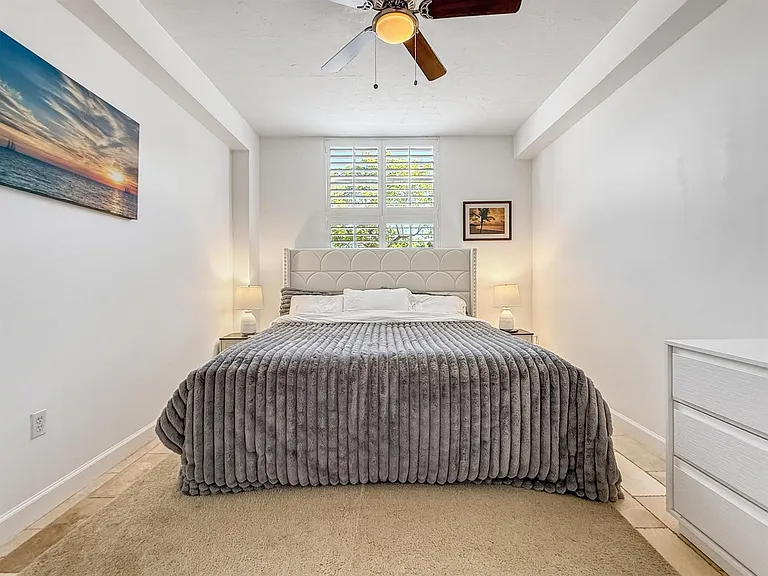 1900 Van Buren St #118B — Photo 4