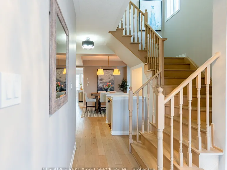 648 Lemay Grv — Photo 10