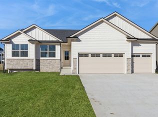 915 Harrington Way, Waukee, IA 50263