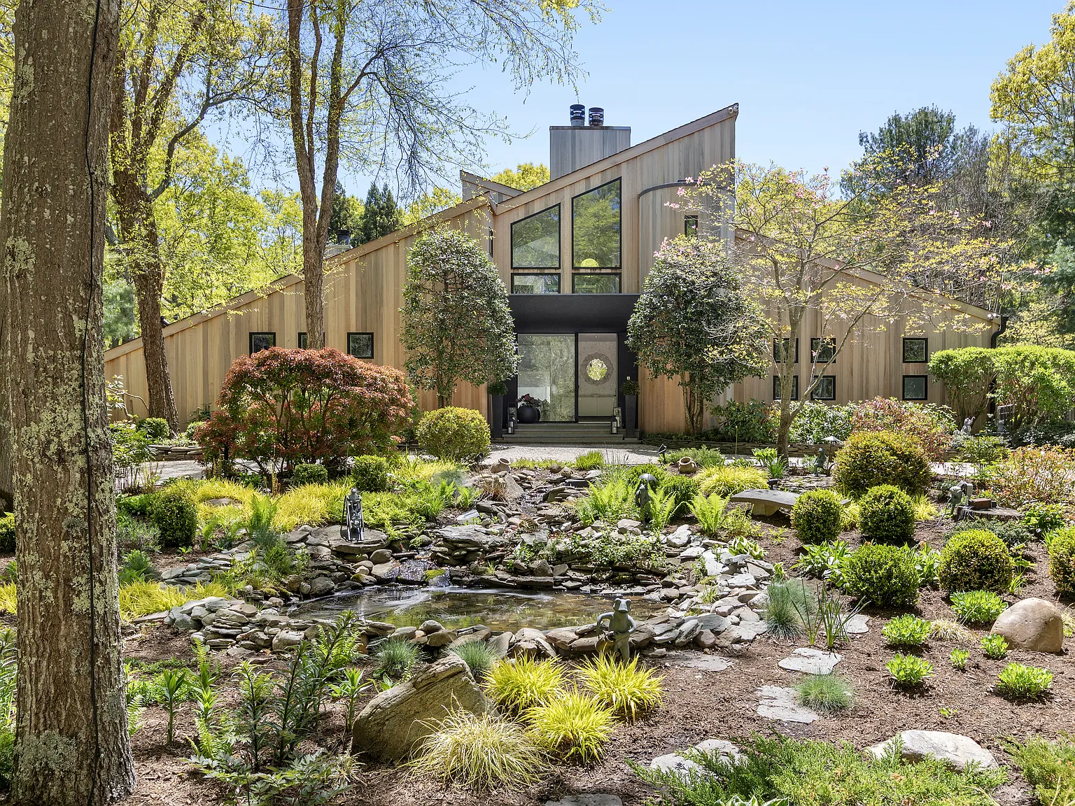 East Hampton 5+ Bed Contemporary with Tennis — Photo 3