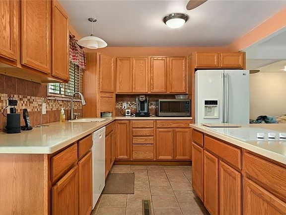 3rd image of 5518 N Wayne Ave