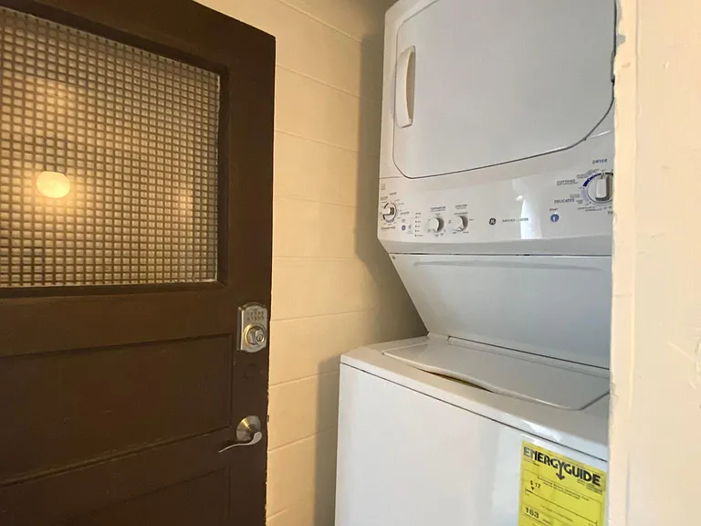 533 11th Ave E #4 — Photo 8