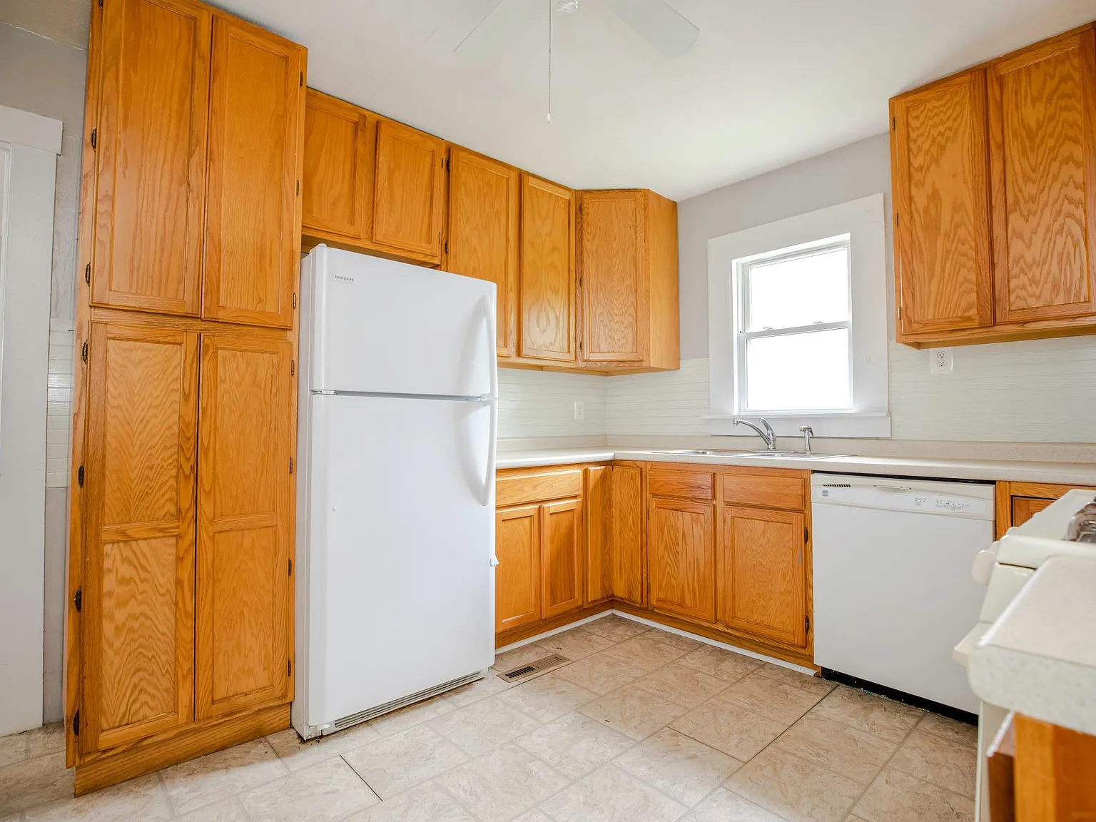 2 bed, 932 sqft, $1,450 — Photo 3