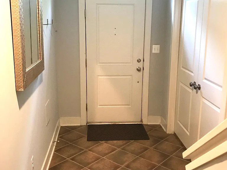 635 Regent Pl NE — Photo 4