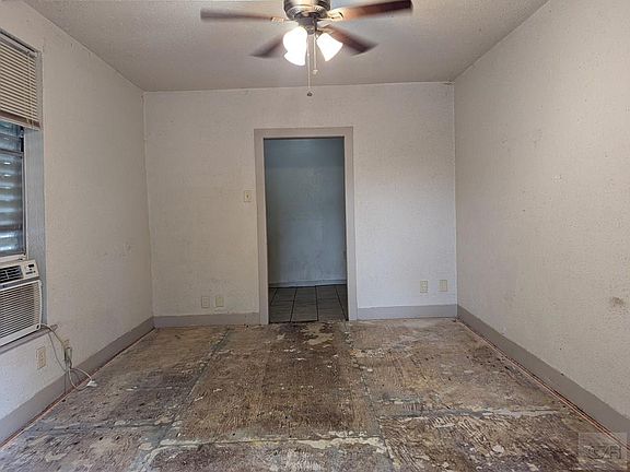 4th image of 4901 Avenue O 1/2