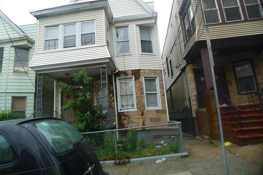 2nd image of 206 Grant Ave