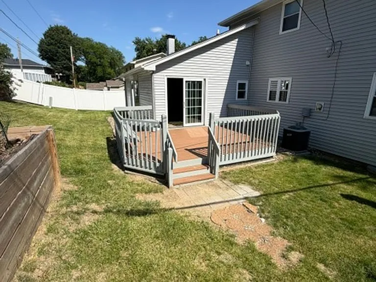 2206 E 32nd St — Photo 20