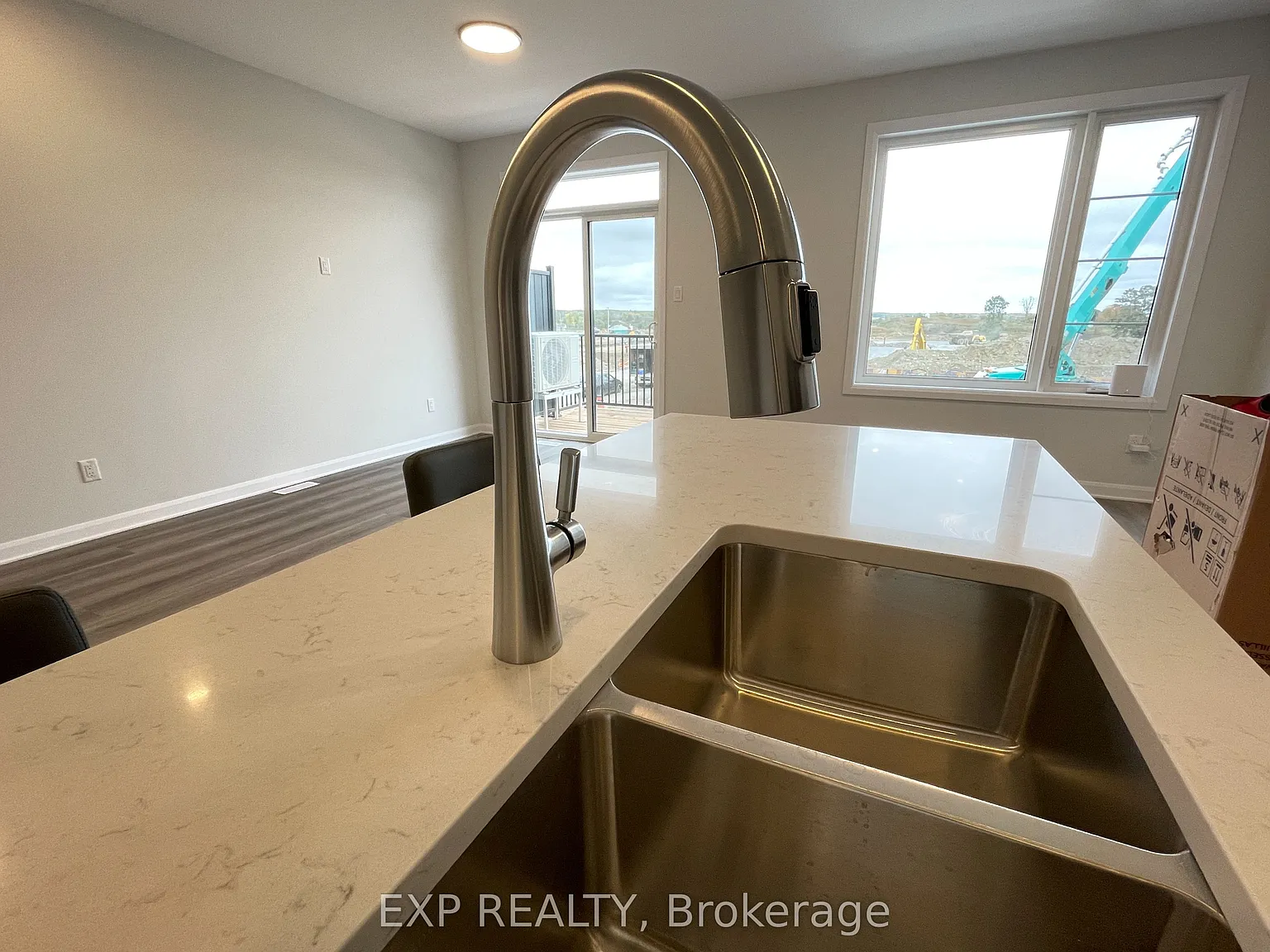 2 bed, $2,400 — Photo 4