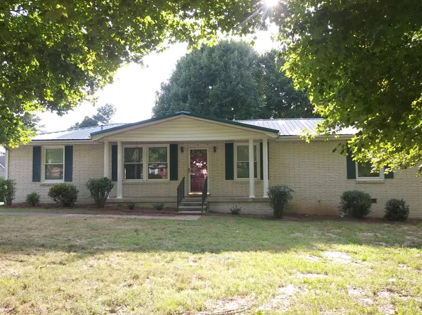 312 S Hummingbird Ln, Dickson, TN 37055